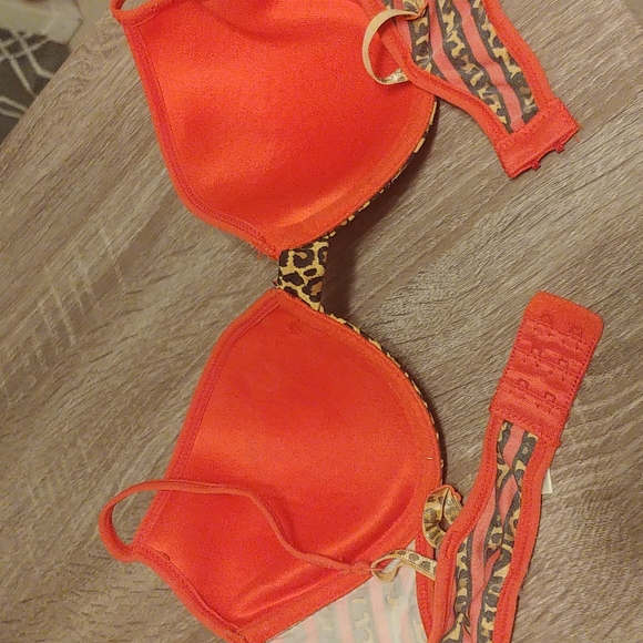 Woman's bras size 36B - Picture 2 of 2
